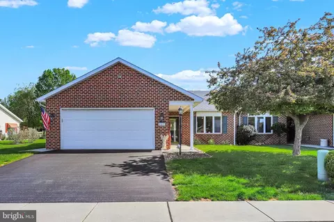 253 Phoenix Dr, Chambersburg, PA 17201