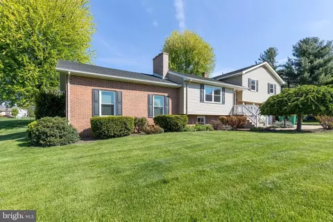 547 Garman Dr, Chambersburg, PA 17202