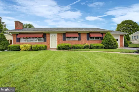 136 Hillside Dr, Fayetteville, PA 17222