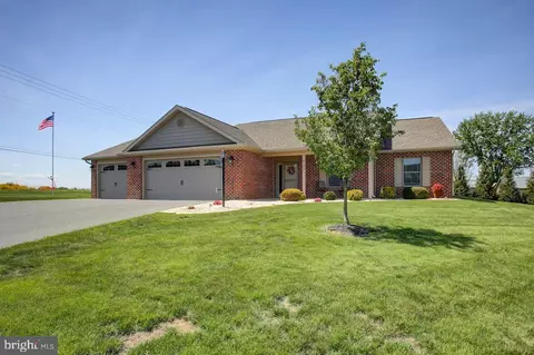 737 Rising Sun Ln, Chambersburg, PA 17202