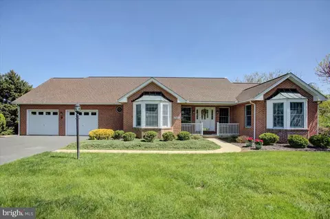 6388 Quail Cir, Fayetteville, PA 17222