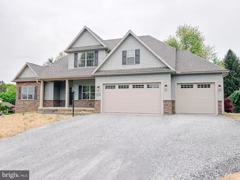3531 Troon Dr, Chambersburg, PA 17202