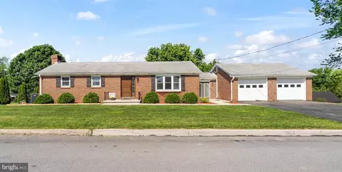 242 Linden Ave, Mercersburg, PA 17236