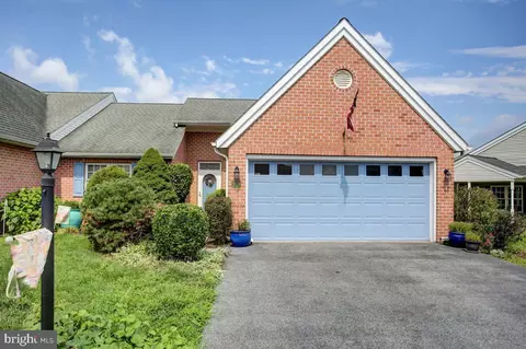 169 Lantern Ln, Chambersburg, PA 17201