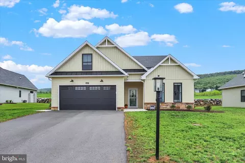 4697 Range Runner Dr, Fayetteville, PA 17222