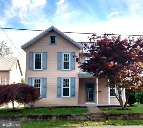 42 W Main St, Fayetteville, PA 17222