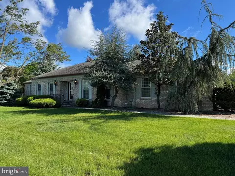 204 Moss Spring Ave, Greencastle, PA 17225