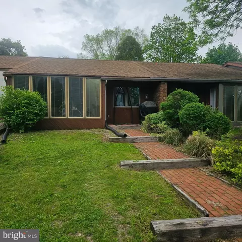 306 Stonegate Cir N, Chambersburg, PA 17201