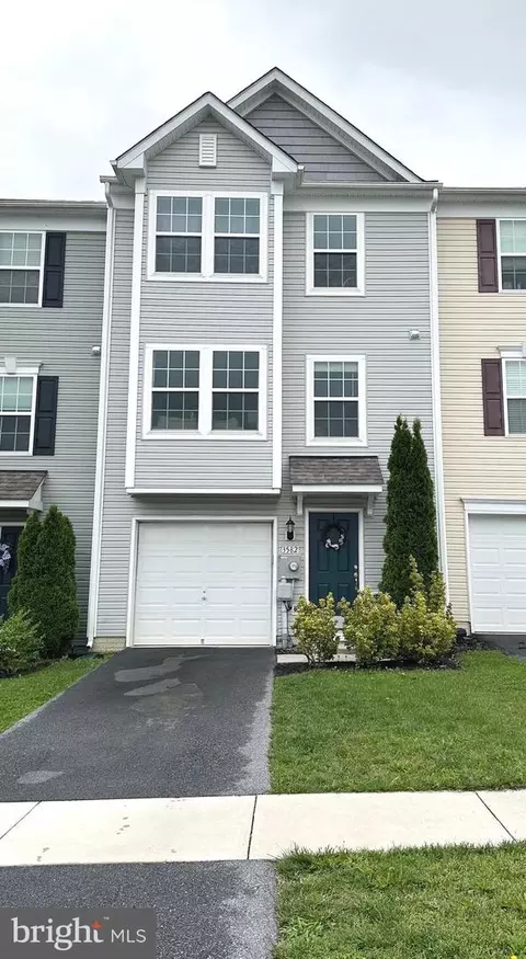 3582 Maplewood Ct, Fayetteville, PA 17222