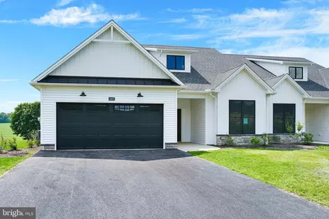 4575 Range Runner Dr, Fayetteville, PA 17222