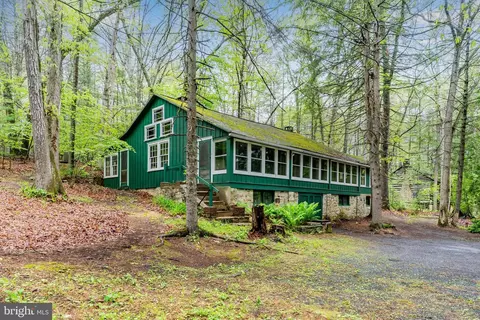 9828 Golf Course Rd, Chambersburg, PA 17201