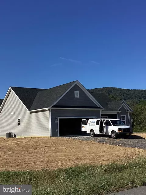 8700 Regal Dr, Mercersburg, PA 17236