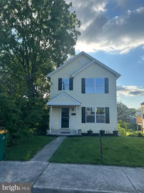 32 N Phillips Ave, Waynesboro, PA 17268