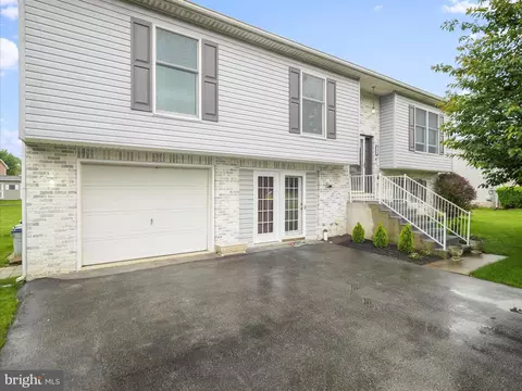 155 Antietam Dr, Waynesboro, PA 17268