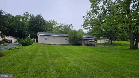 922 Clay Hill Rd, Chambersburg, PA 17202