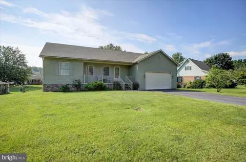 1060 Kunkle Dr, Chambersburg, PA 17202