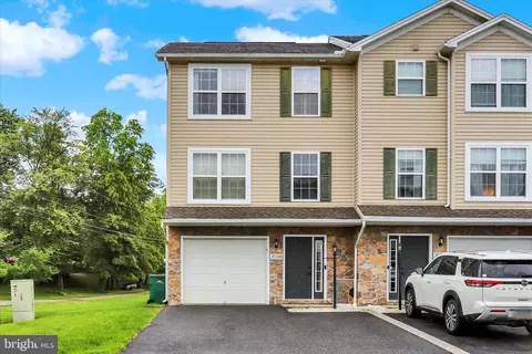 3598 Pinecrest Ct, Fayetteville, PA 17222