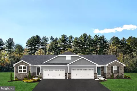2080 Maya Dr, Greencastle, PA 17225