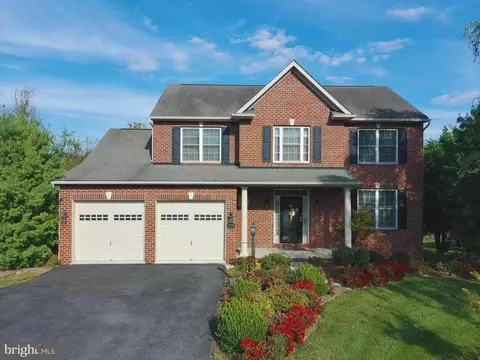 1736 Carrera Dr, Chambersburg, PA 17202