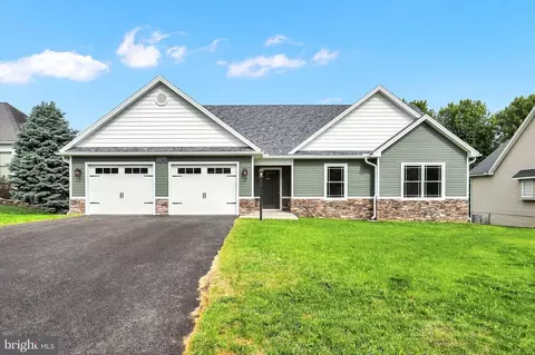 6279 Oak Leaf Ln N, Fayetteville, PA 17222