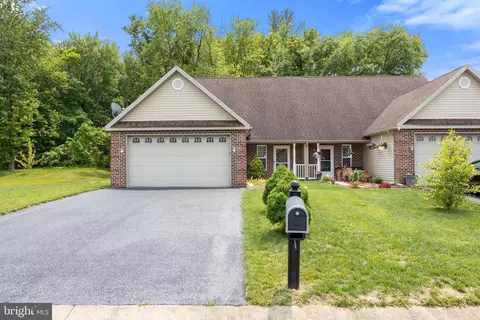 104 Beverly Blvd, Fayetteville, PA 17222