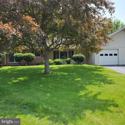 11980 N Woodlea Dr, Waynesboro, PA 17268
