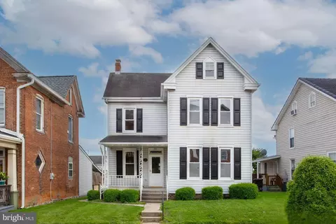 208 W North St, Waynesboro, PA 17268