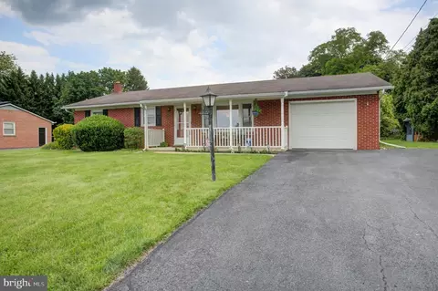 1262 Pleasantview Dr, Chambersburg, PA 17202