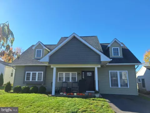1148 Stanley Ave, Chambersburg, PA 17201