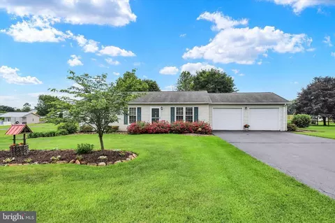 10231 Cardinal Dr, Orrstown, PA 17244