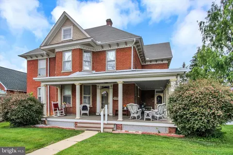 134 N Franklin St, Waynesboro, PA 17268