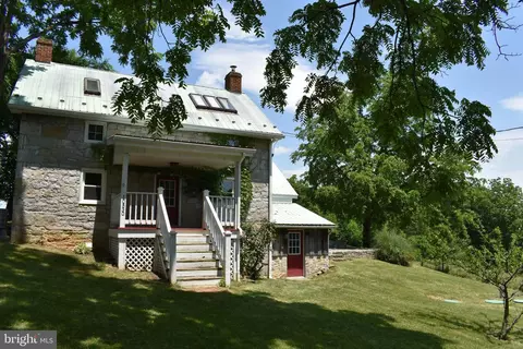 10530 Garnes Rd, Mercersburg, PA 17236
