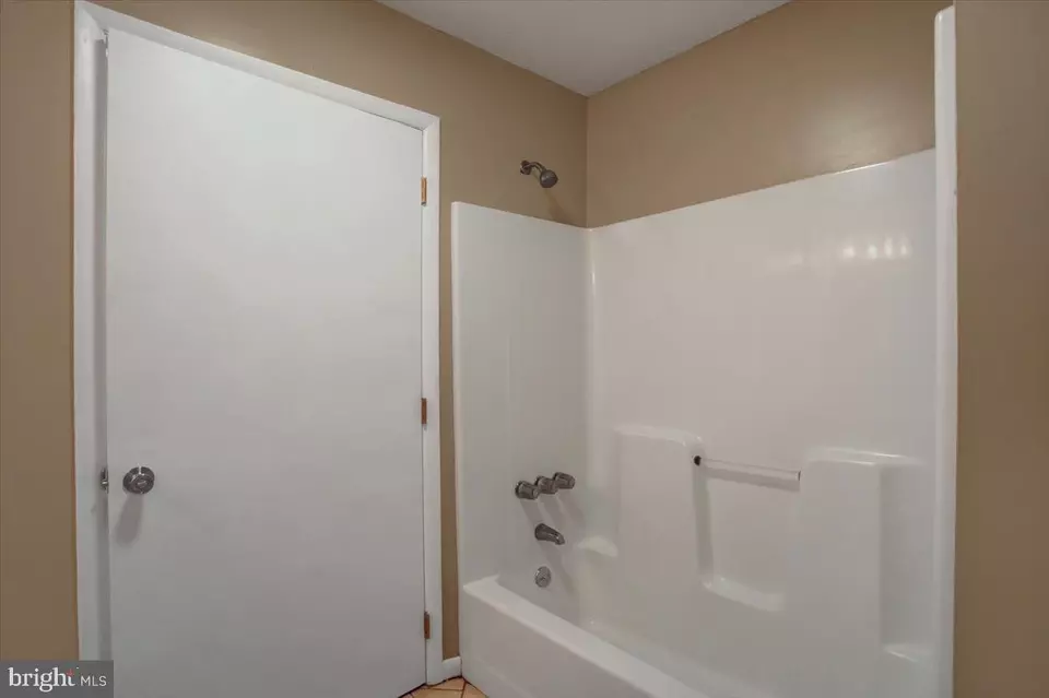 Entry Way - 652 Greenfield Dr, Chambersburg, PA 17202 photo 5 of 7