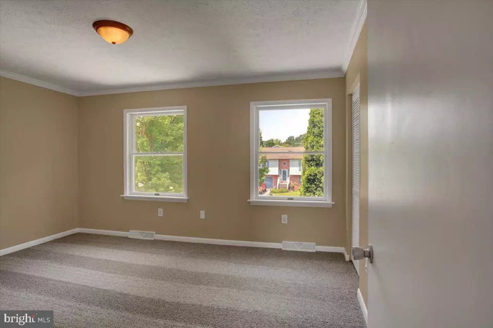 Bedroom - 652 Greenfield Dr, Chambersburg, PA 17202 photo 2 of 2