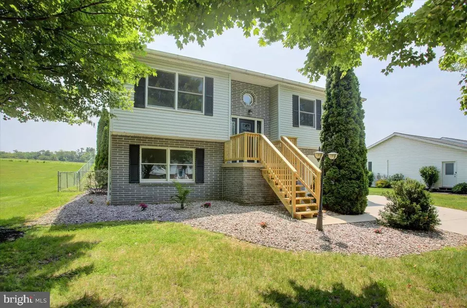Exterior - 652 Greenfield Dr, Chambersburg, PA 17202 photo 3 of 10