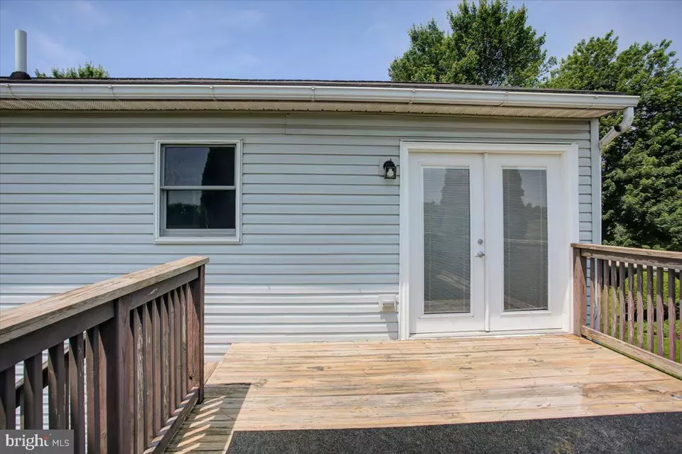 Exterior - 652 Greenfield Dr, Chambersburg, PA 17202 photo 6 of 10