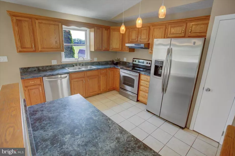 Kitchen - 652 Greenfield Dr, Chambersburg, PA 17202 photo 3 of 3