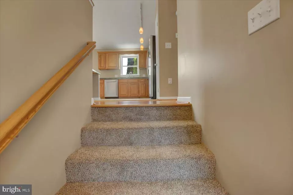 Entry Way - 652 Greenfield Dr, Chambersburg, PA 17202 photo 2 of 7