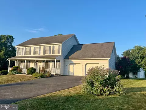 232 Creekwood Dr, Greencastle, PA 17225