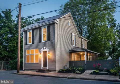 122 W North St, Waynesboro, PA 17268