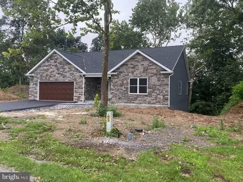 148 Buckingham Dr, Chambersburg, PA 17201