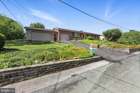 36 Hillside Dr, Chambersburg, PA 17202