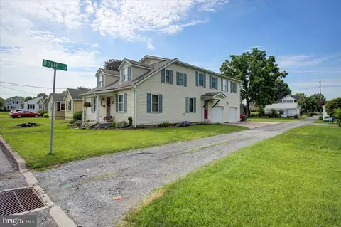 227 Tyrone St, Greencastle, PA 17225