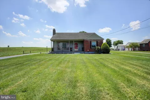 890 Buchanan Trl E, Greencastle, PA 17225