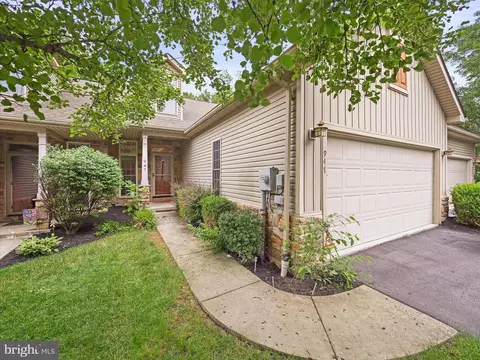 947 Quail Run Drive Dr, Waynesboro, PA 17268