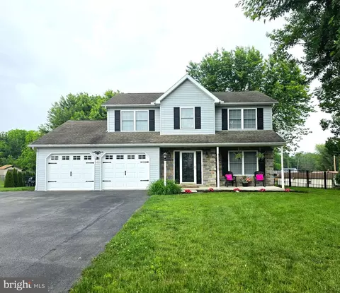 233 Stony Point Ave, Shippensburg, PA 17257