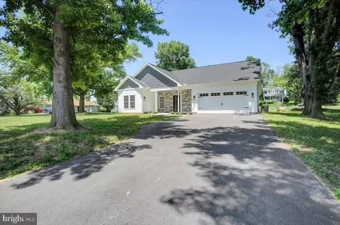 865 Alandale Dr, Chambersburg, PA 17202