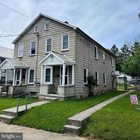 333 335 Hood St, Chambersburg, PA 17201