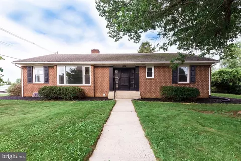 412 S Seventh St, Chambersburg, PA 17201