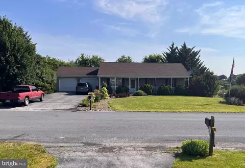 1345 Memory Ln, Chambersburg, PA 17201